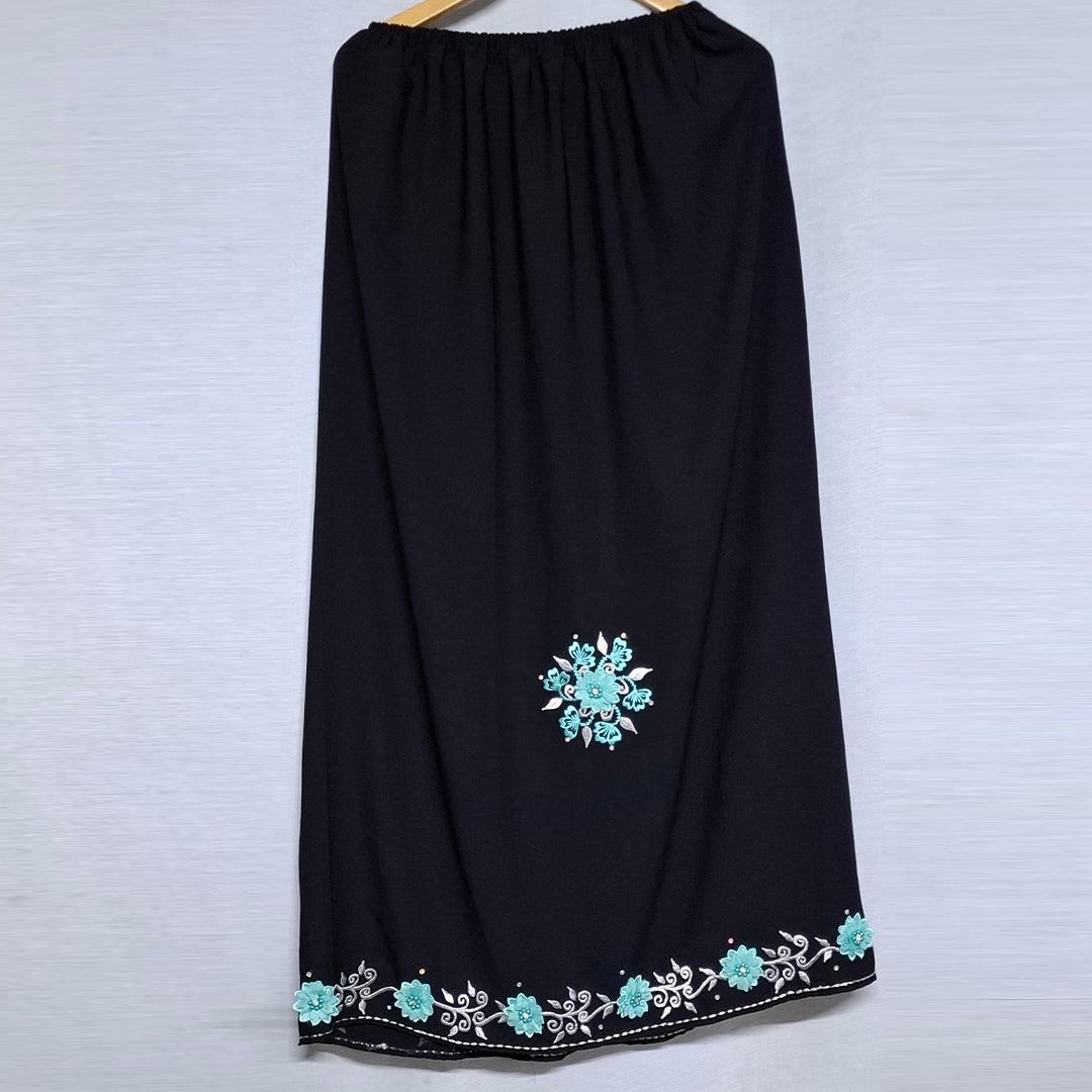 الصاية الأمازيغية: الصاية بثوب الكريب اللون الاسود مطروزة بالخيط حرير اصلي.