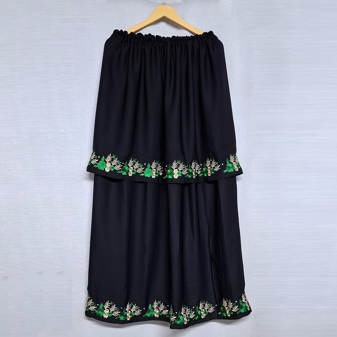 الصاية الأمازيغية: الصاية بثوب الكريب اللون الاسود مطروزة بالخيط حرير اصلي.