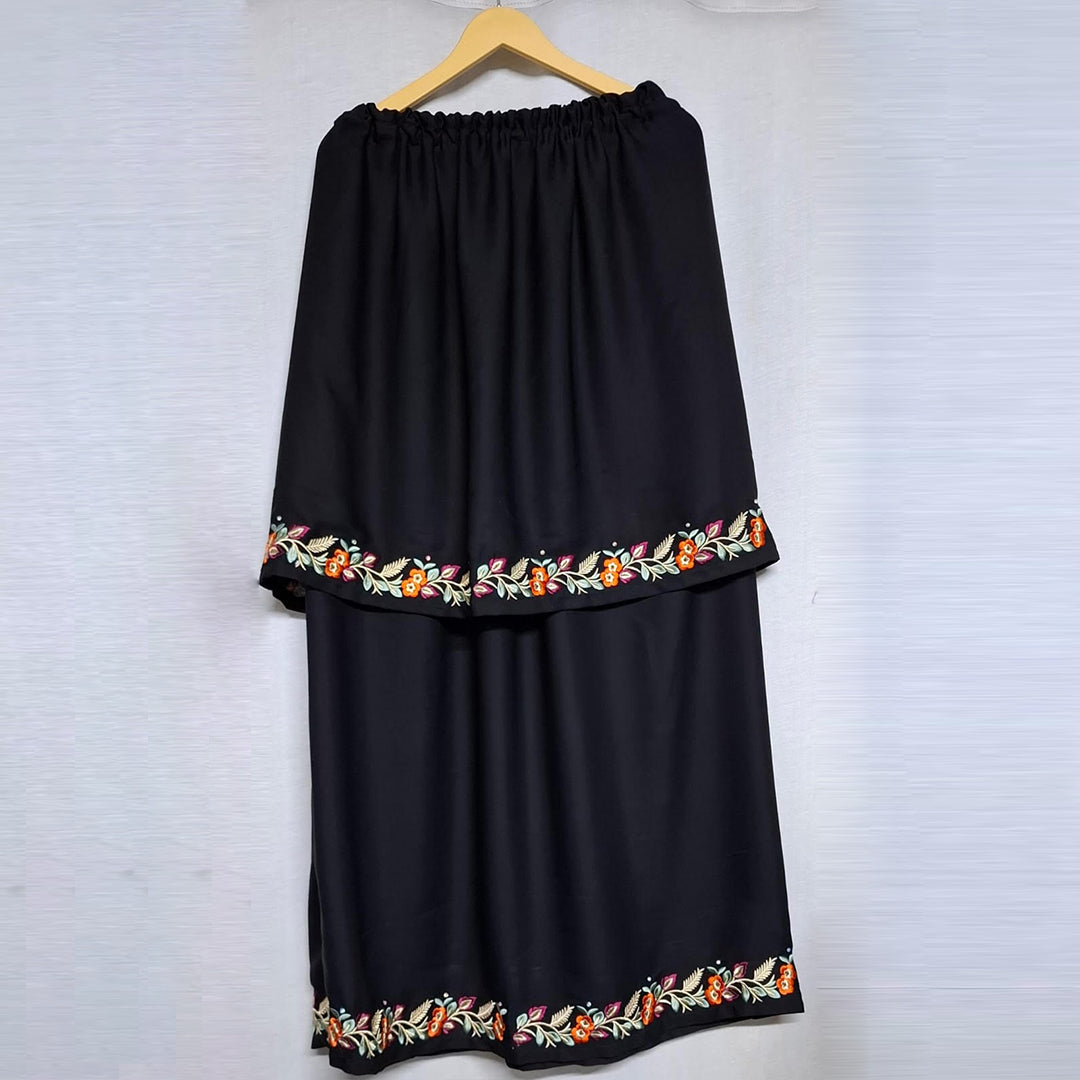 الصاية الأمازيغية: الصاية بثوب الكريب اللون الاسود مطروزة بالخيط حرير اصلي.