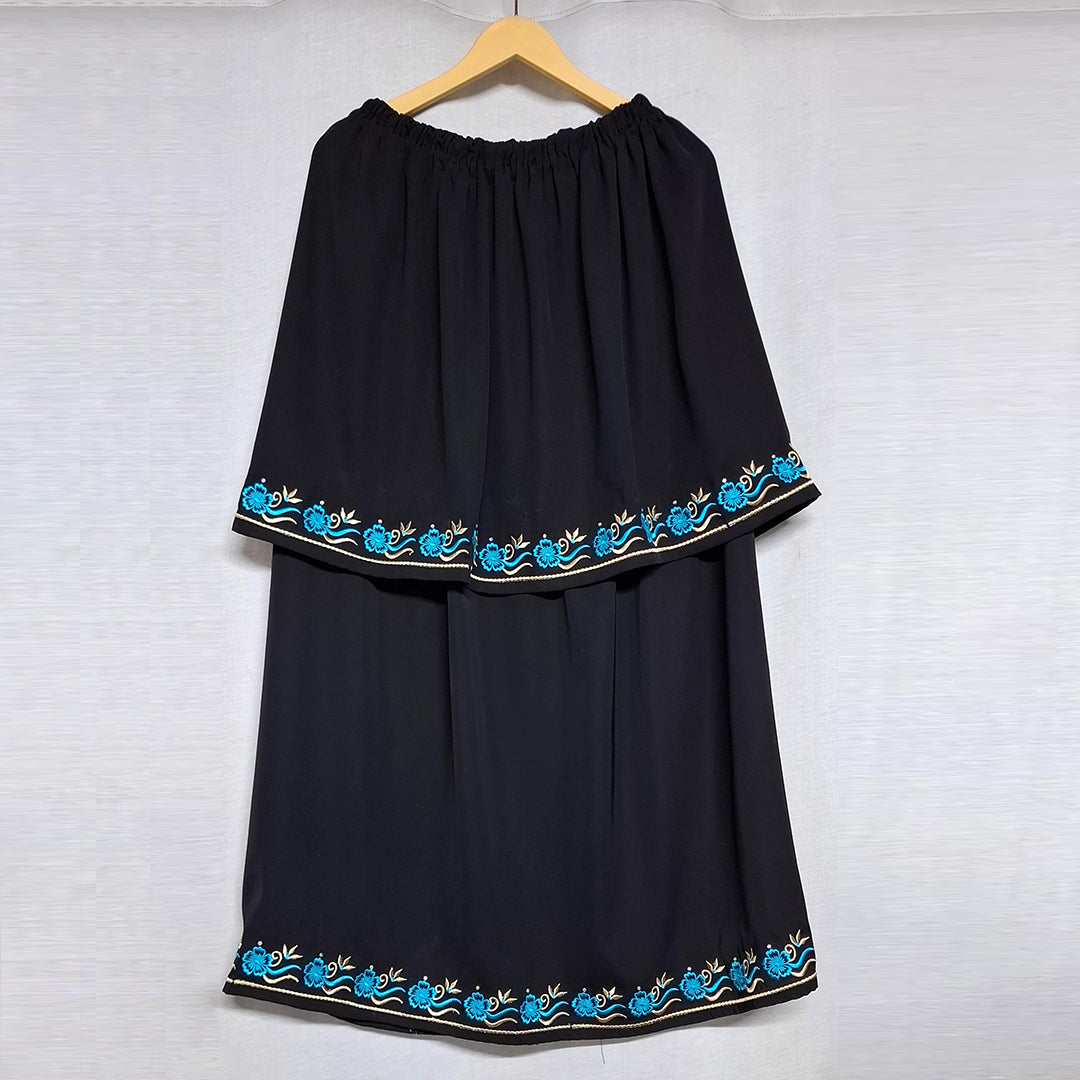 الصاية الأمازيغية: الصاية بثوب الكريب اللون الاسود مطروزة بالخيط حرير اصلي.